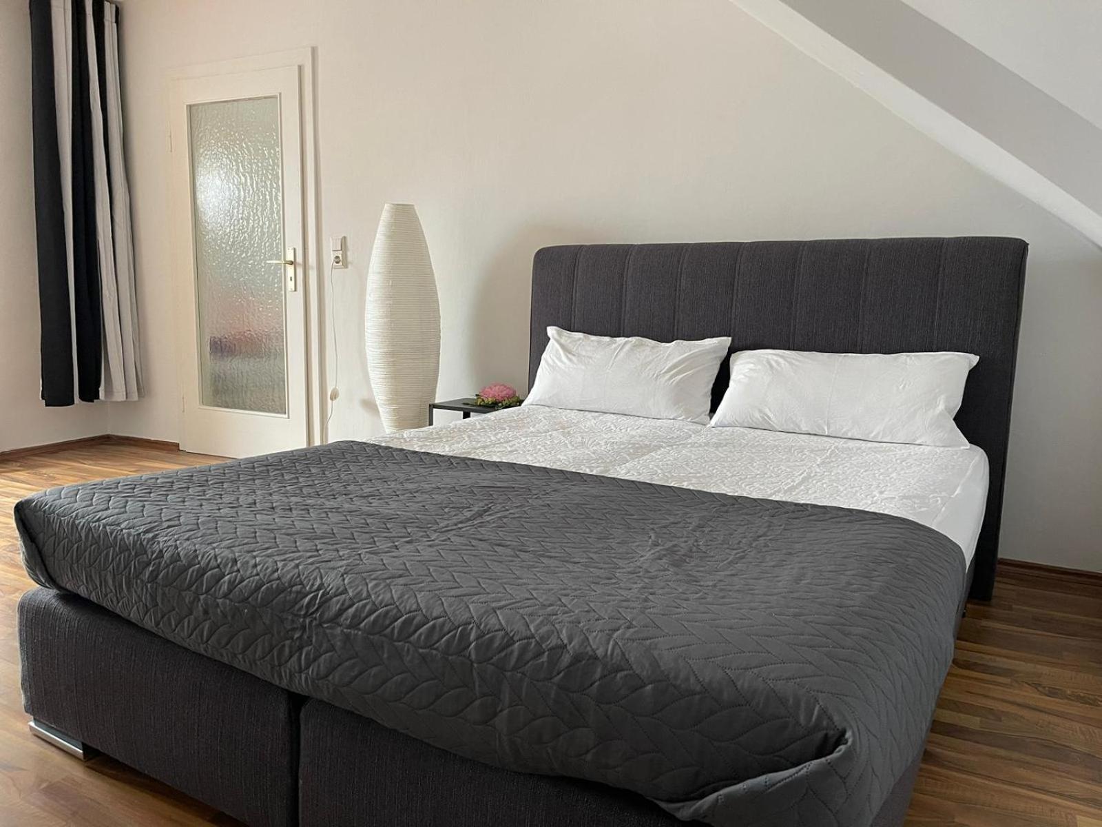 Geraeumige 3-Zimmer-Ferienwohnung Im Herzen Von Кассель Экстерьер фото