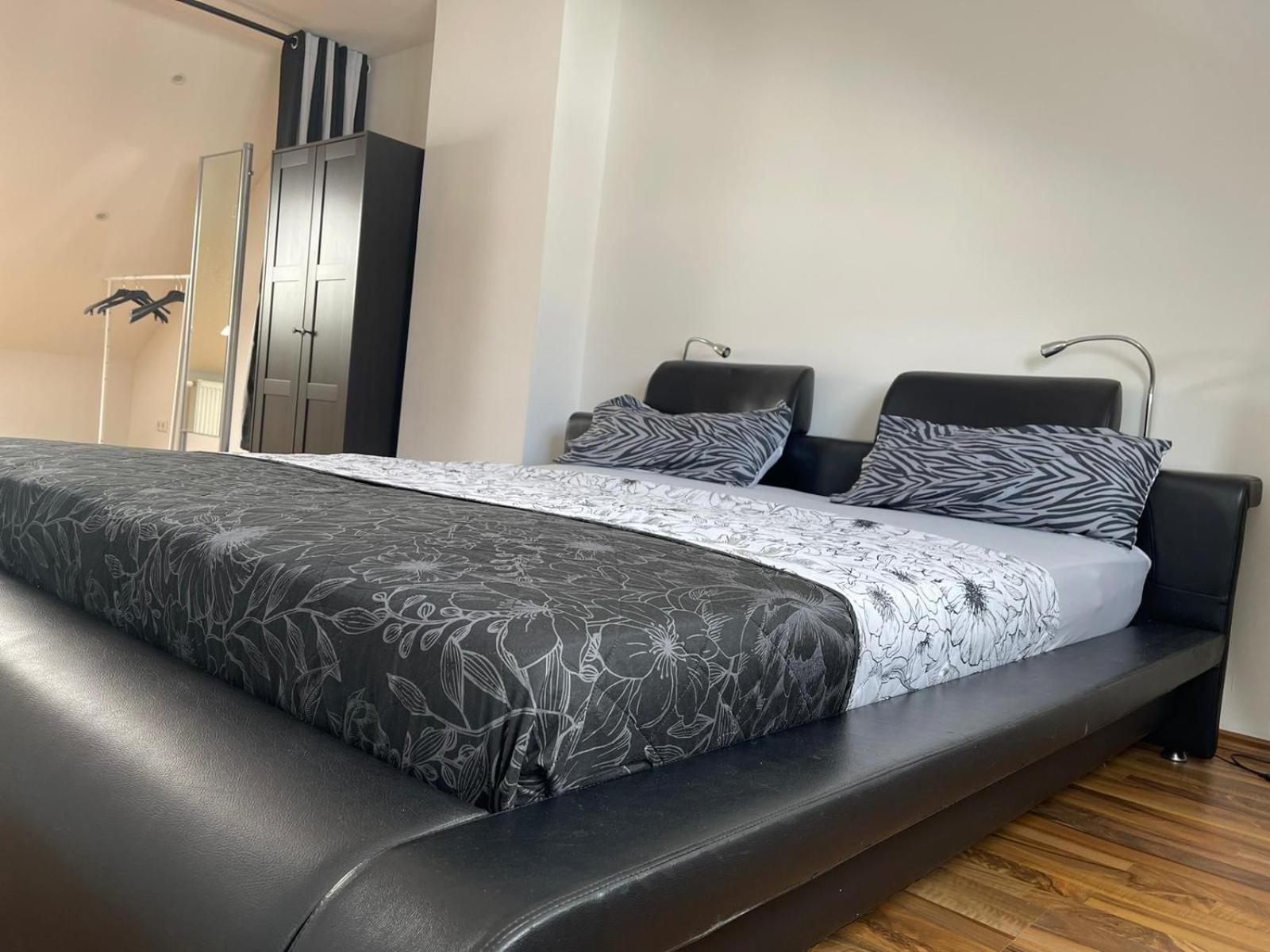 Geraeumige 3-Zimmer-Ferienwohnung Im Herzen Von Кассель Экстерьер фото