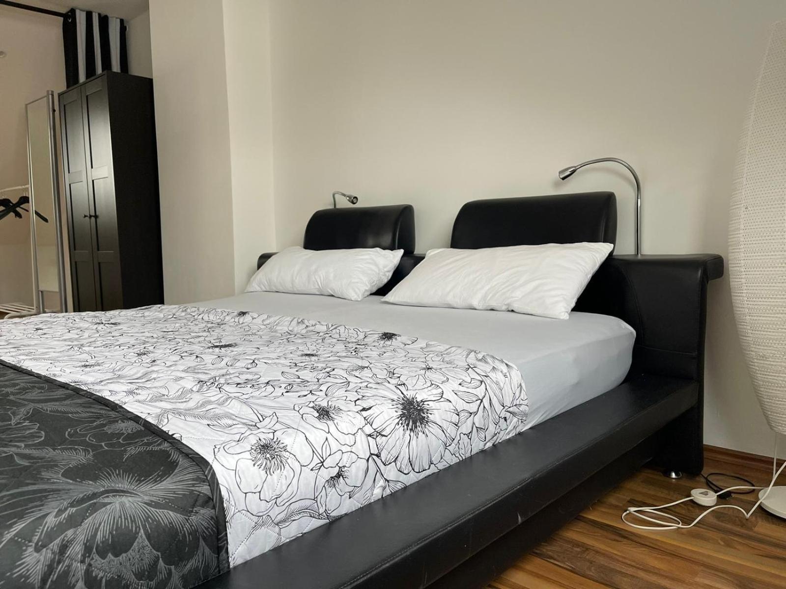 Geraeumige 3-Zimmer-Ferienwohnung Im Herzen Von Кассель Экстерьер фото
