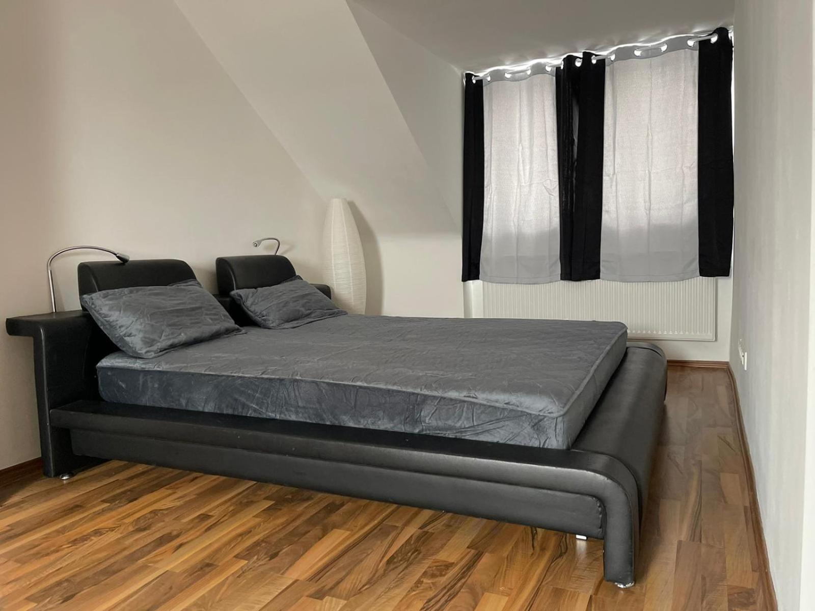 Geraeumige 3-Zimmer-Ferienwohnung Im Herzen Von Кассель Экстерьер фото
