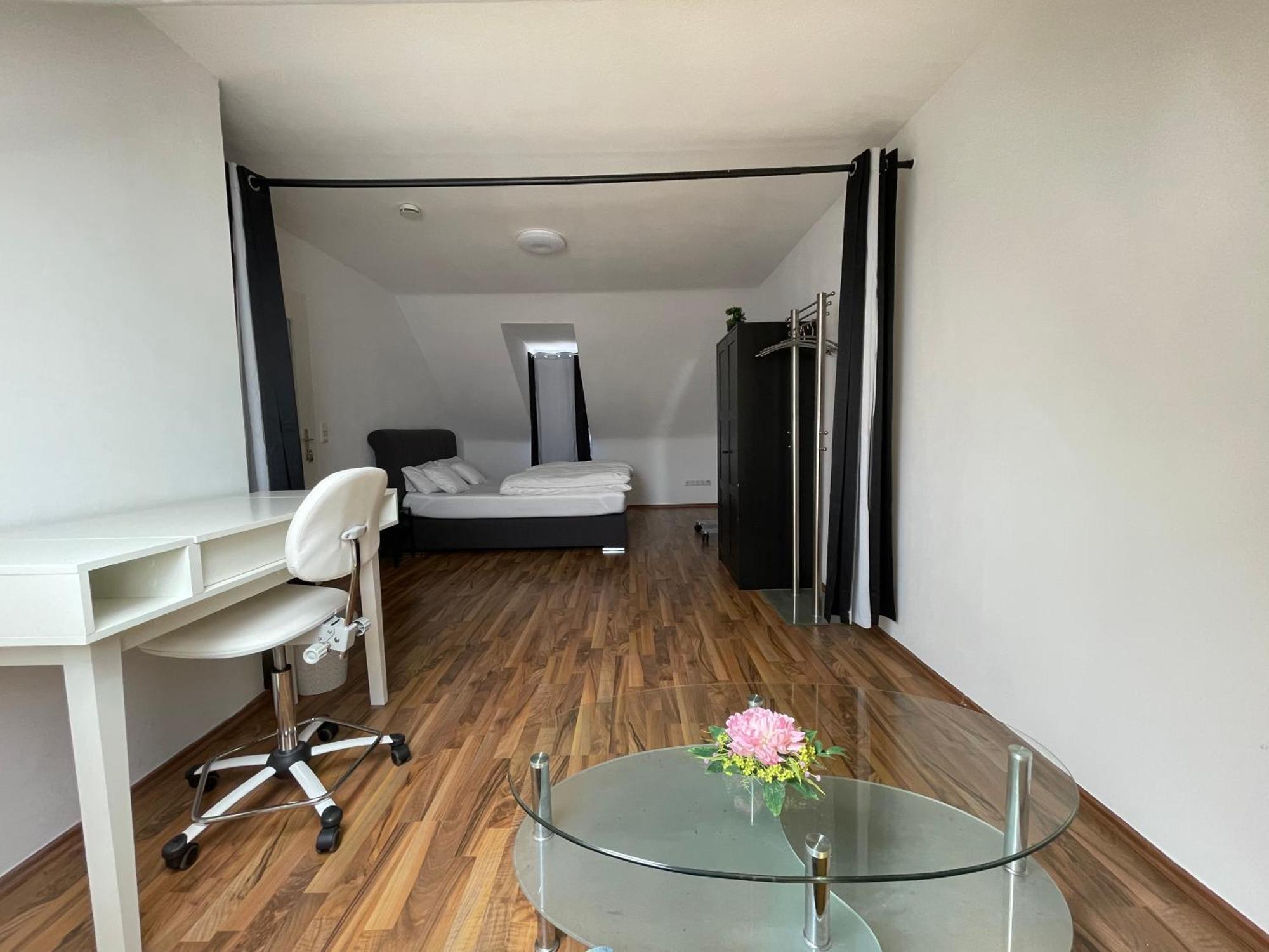 Geraeumige 3-Zimmer-Ferienwohnung Im Herzen Von Кассель Экстерьер фото