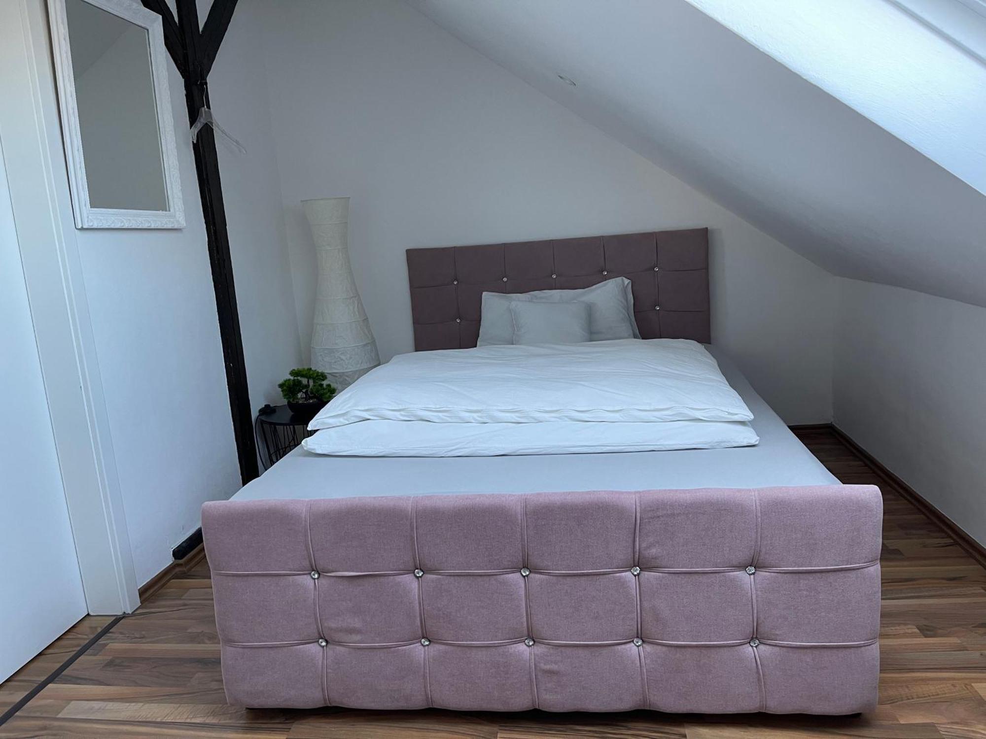 Geraeumige 3-Zimmer-Ferienwohnung Im Herzen Von Кассель Экстерьер фото